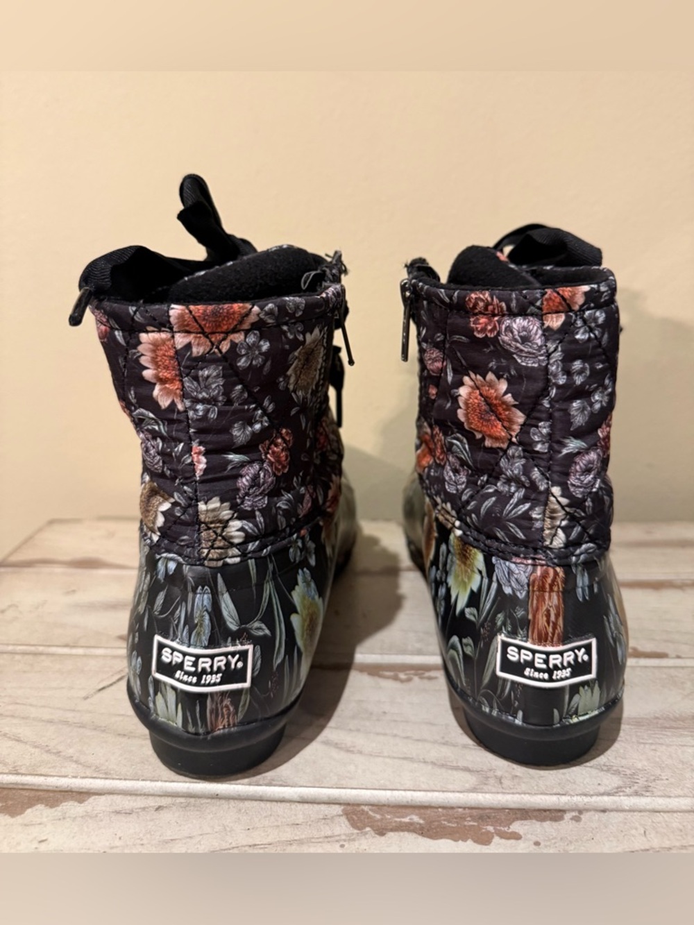 Sperry Saltwater Flood Duck Boot Lace-Up Black Floral Print Size 7 - Picture 4 of 9